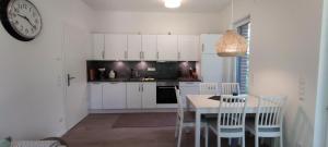 Wohnen am Südstrand - Ferienwohnung 0 2