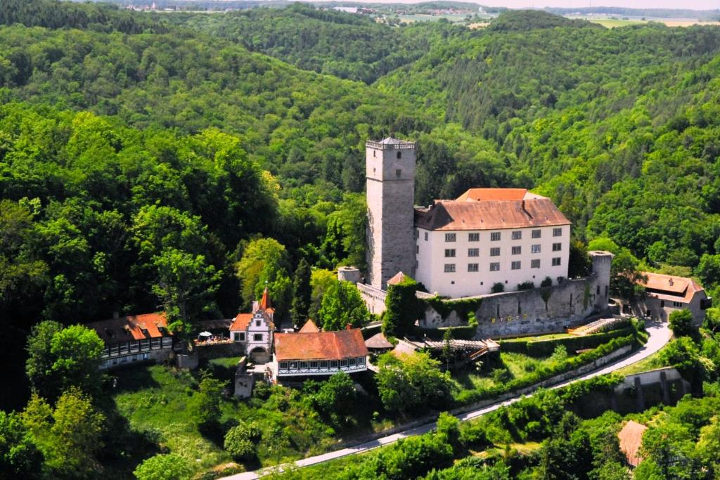 Wohnen auf der Ritterburg 10 Burgstraße, 74855 Haßmersheim