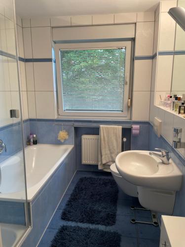 wohnliches , behagliches Zimmer mit Balkon und wifi