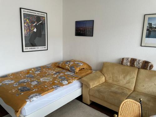 wohnliches , behagliches Zimmer mit Balkon und wifi