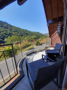 Appartement Wohnung 2 Pers 1 Schlafzimmer und Wohnzimmer mit Balkon und Blick auf die Mosel Moselweinstraße 54 56814 Ediger-Eller Rhénanie-Palatinat