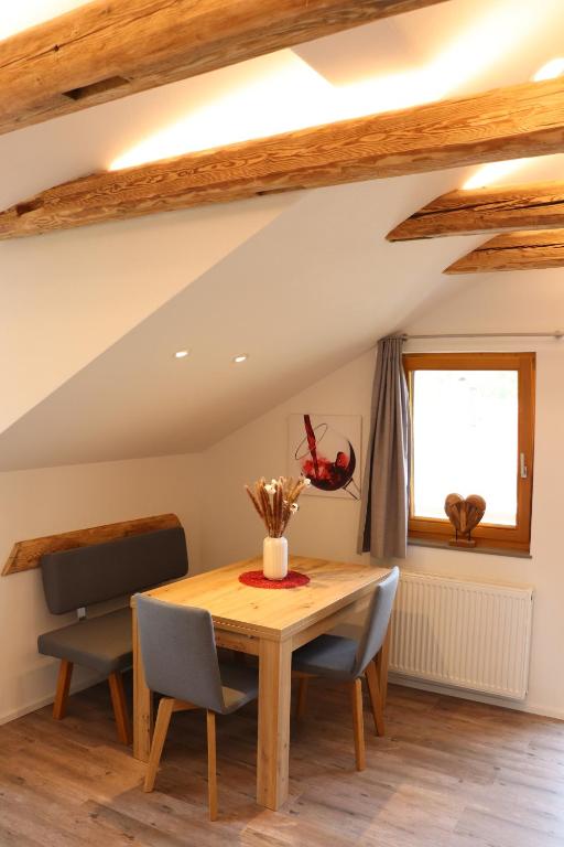 Wohnung #6 mit Balkon in ruhiger aber zentrale Lage - Stadtbus vor der Tür! 66 Oberreitnauer Straße 2.OG, 88131 Lindau