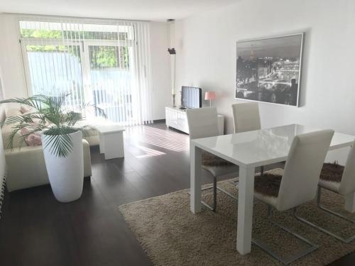 Wohnung (95 qm) am Park mit kleinem Garten
