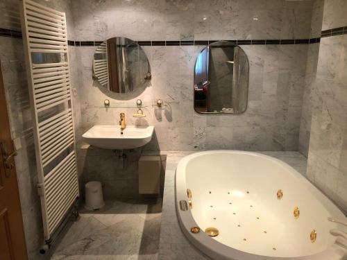 Wohnung für 4 Personen, 2 Schlafzimmer, 2 Parkplätze, WLAN