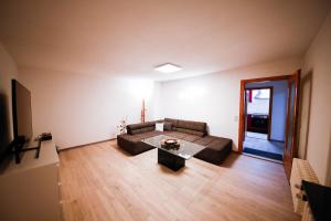 Wohnung mit Netflix, Prime, WiFi, Balkon & Garten in der Natur & unweit vom \