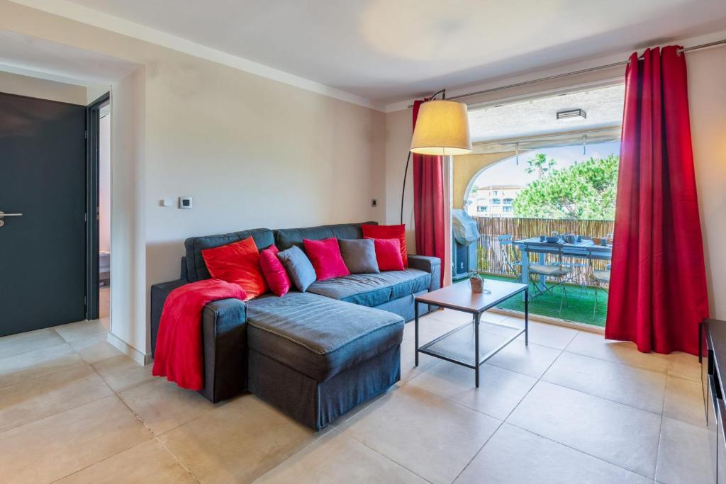 Wonderful apartment with balcony and a pool - Cogolin - Welkeys 422 Allée du Grand Port, 83310 Cogolin