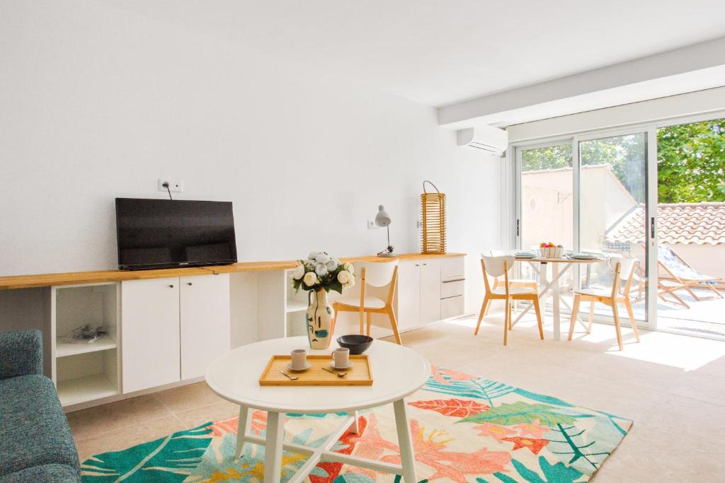 Appartement Wonderful apartment with spacious terrace - La Seyne-sur-Mer - Welkeys 2379 Corniche Georges Pompidou 83500 La Seyne-sur-Mer