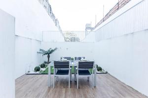 Appartement Wonderful Duplex W Private Patio & AC by LovelyStay 66 Rua de São Brás R/C Traseiras 4000-492 Porto Région Nord