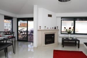 Wondrous Terrace Apartment in Cascais Center