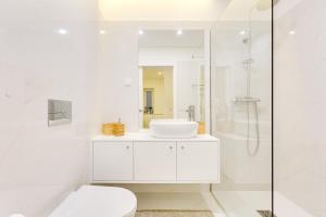 Wood Premium Downtown Apartment by DA'HOME