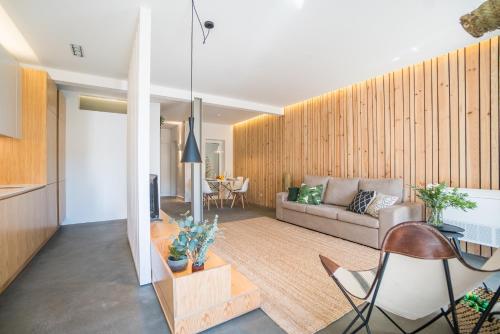 Wood Wall & Garden Apartment