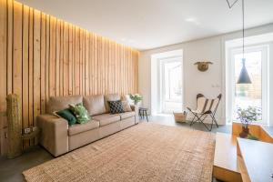 Wood Wall & Garden Apartment