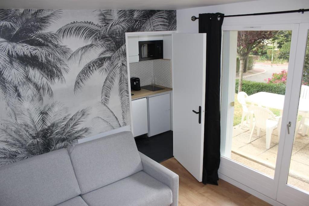 Workers Apartment- three room apartment with kitchen and wifi