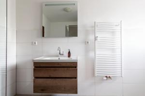 Workers Home- Central - 8 single box spring beds - near Enschede