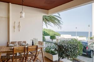 Appartement WOW View with Terrace and WiFi, 100m to Beach, 10 min to City Largo Rossio da Trindade Bloco C - Urbanização Iberlagos, 82 (ant 21 8600-512 Lagos Algarve