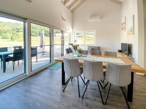 Wunderschöne helle Wohnung mit großer Dachterrasse