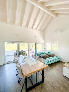 Wunderschöne helle Wohnung mit großer Dachterrasse