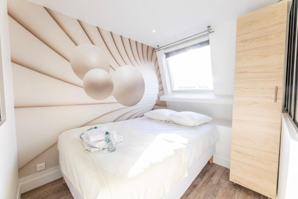 X Amazing apartment under the roof in Paris 8th 8 rue de moscou, 75008 Paris