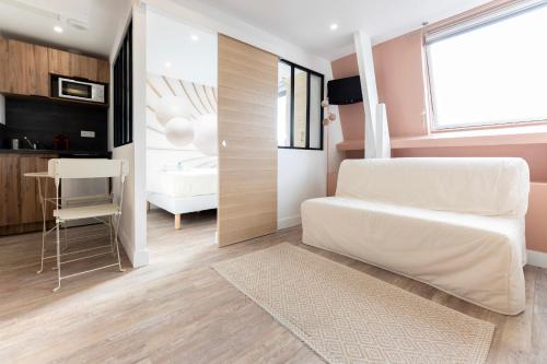 X Amazing apartment under the roof in Paris 8th