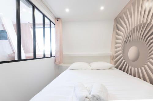 X Amazing apartment under the roof in Paris 8th