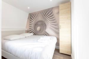 X Amazing apartment under the roof in Paris 8th
