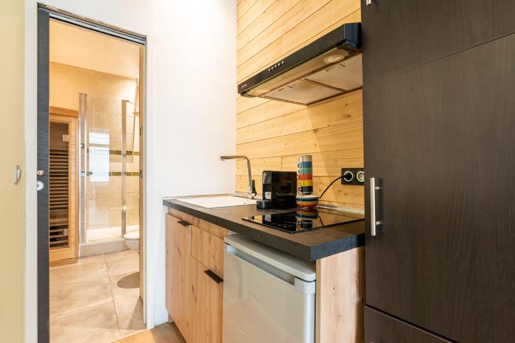 X Appartement city center with SAUNA 5 rue de Moscou, 75008 Paris