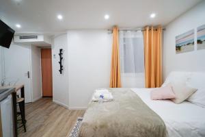X Cosy studio in the middle of Paris - III