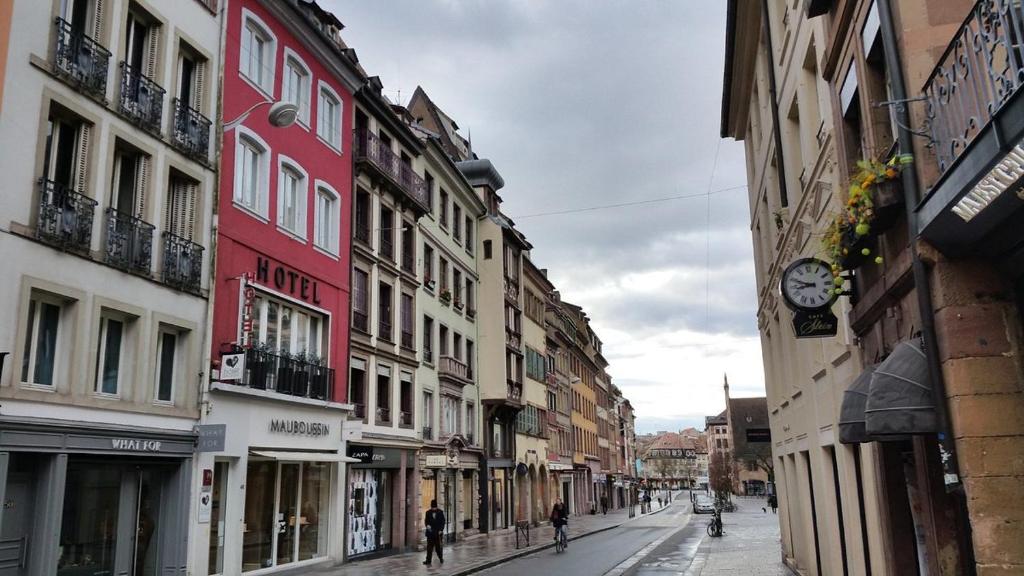 X Well located studio fully renovated in Paris center