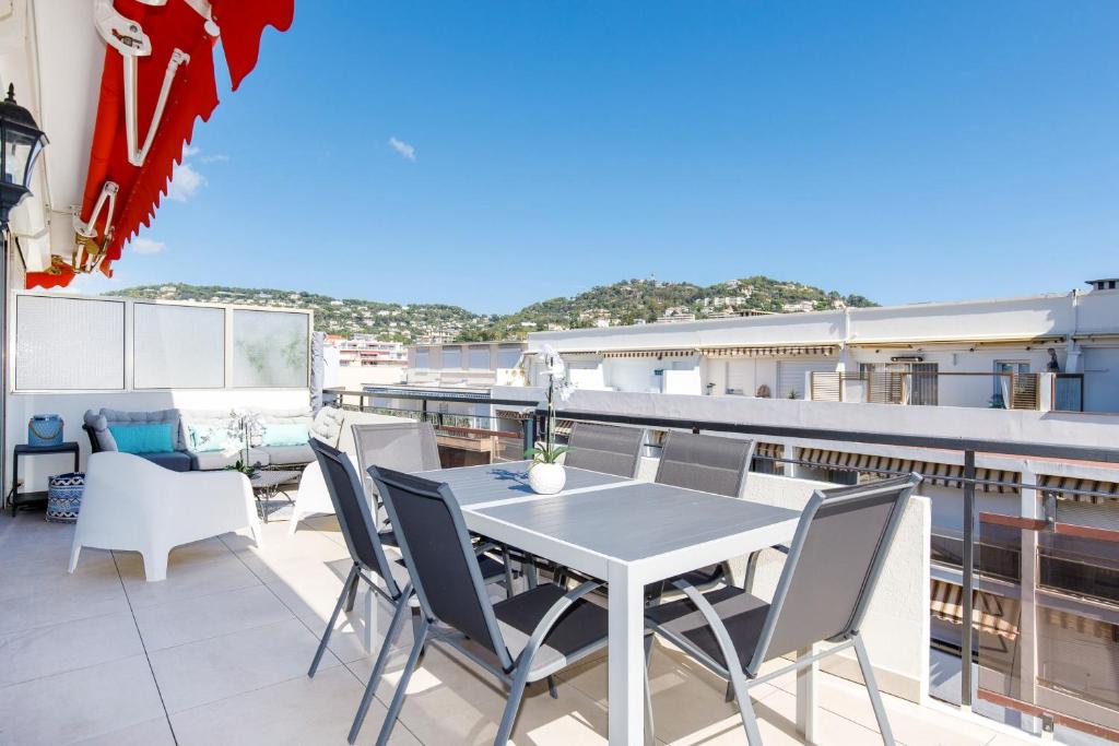 Appartement XXL 2 beds with XXL terrace next to Martinez Hotel 20 Rue Latour-Maubourg 06400 Cannes