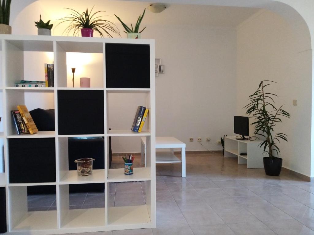 Your home walking distance from stunning beaches Rua da Vila Rosa Lote 15, 8500-782 Portimão