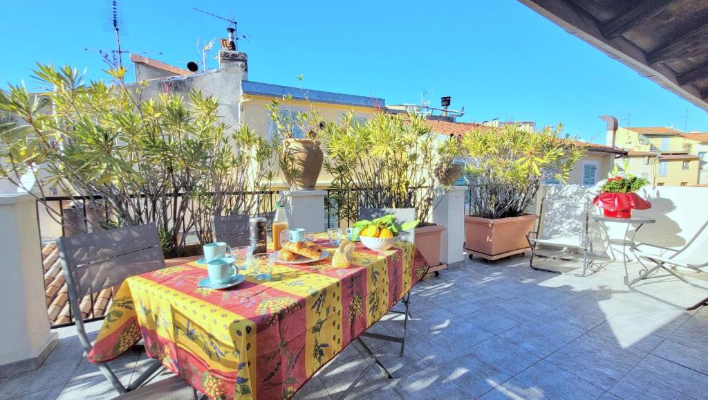 Ze Perfect Place - Appartement de charme Niçois - 2 CHB & 2 SDB - AC - Terrasse - Vieux Nice 6 Rue du Pontin, 06300 Nice