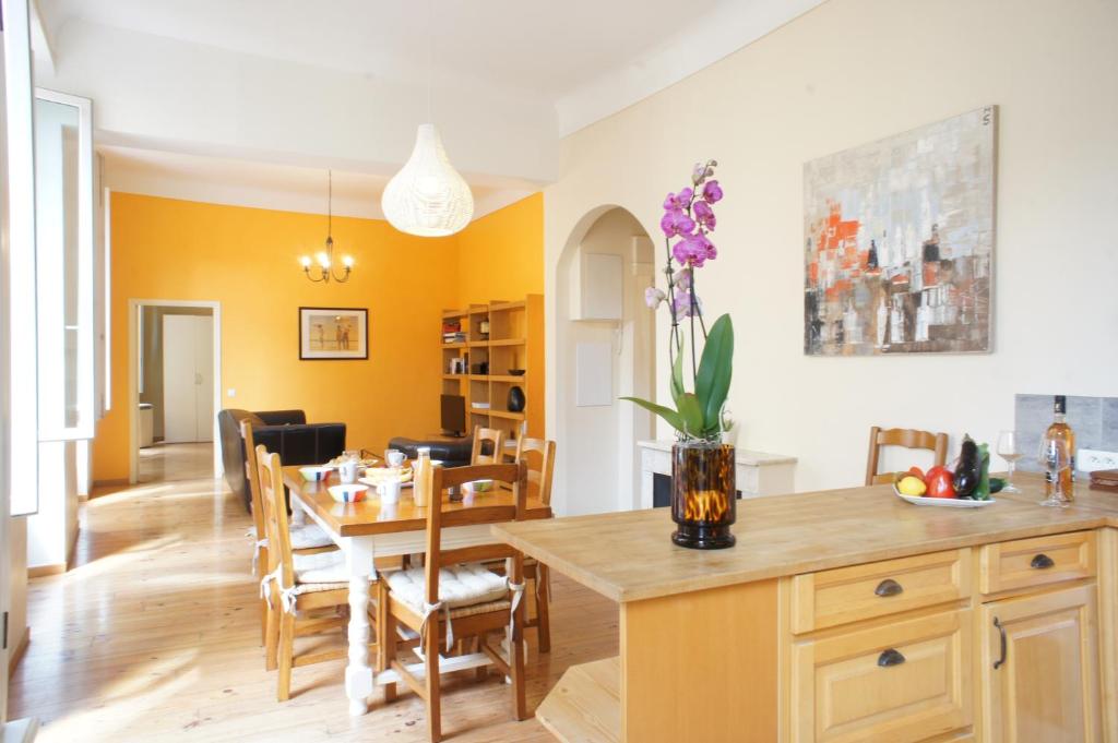 Ze Perfect Place - Spacieux appartement - Cours Saleya - 2 CHB - 2 SDB - AC 2 Rue Barillerie, 06300 Nice