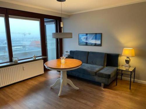 Zentral-gelegene-Ferienwohnung-direkt-am-Strand-mit-Balkon