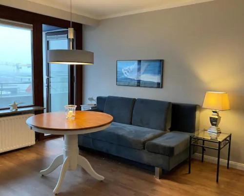 Zentral-gelegene-Ferienwohnung-direkt-am-Strand-mit-Balkon