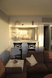 Zentral-gelegene-Ferienwohnung-direkt-am-Strand-mit-Balkon