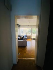 Zentral gelegenes Apartment - DSL, Küche, Balkon, Parkplatz
