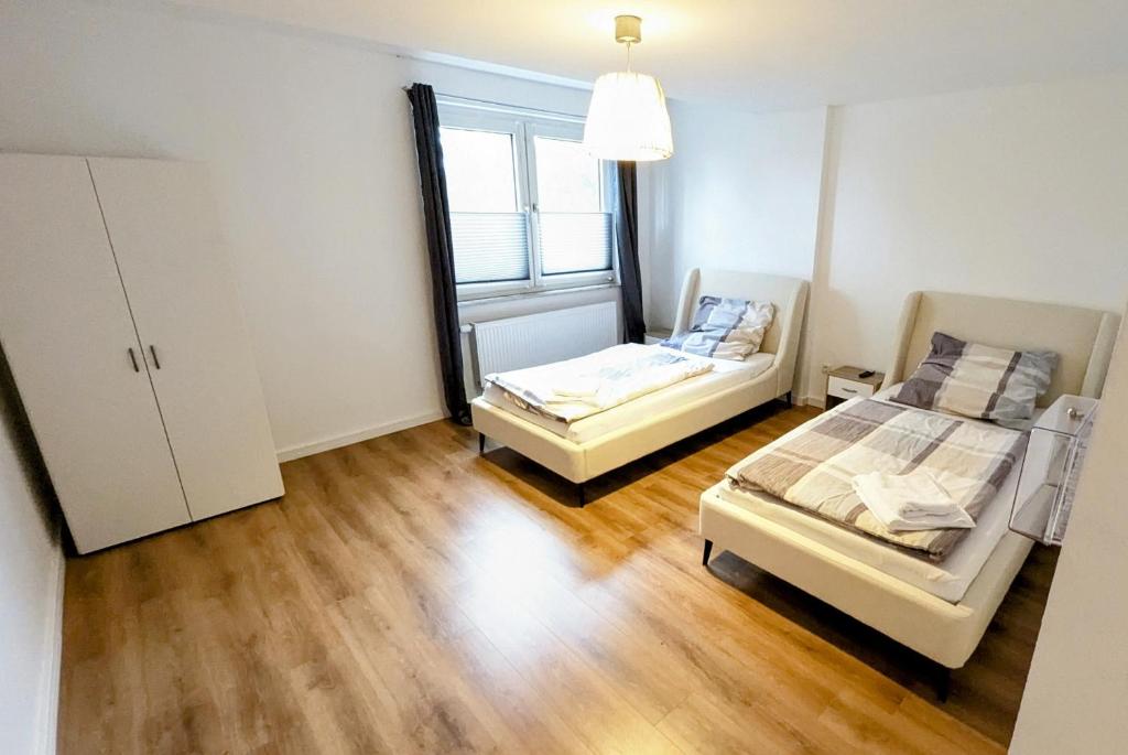 Zentrale 2 Zimmer Wohnung für 4 Personen mit Parkplatz + Smart Tv 114 Rheinstraße, 26382 Wilhelmshaven