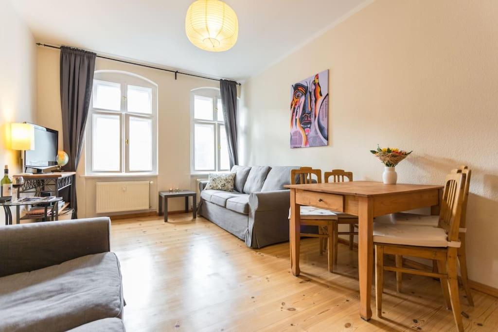 Appartement Zentrale Altbauwohnung im Helmholtzkiez 3A Kanzowstraße 10439 Berlin