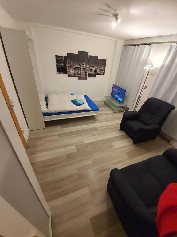 Appartement Zentrale EG Wohnung mit Balkon 9 Meißner Straße EG rechts 04315 Leipzig