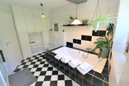 Zentrale Ferienwohnung „Treibholz“ im Sonnenblumenhaus