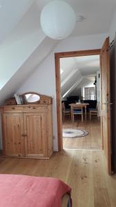 Zentrumsnahe Dachwohnung in grüner Oase