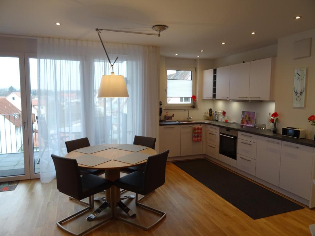 Appartement ZISA Ferienwohnung Bodensee Eisenbahnstrasse 20 88048 Friedrichshafen