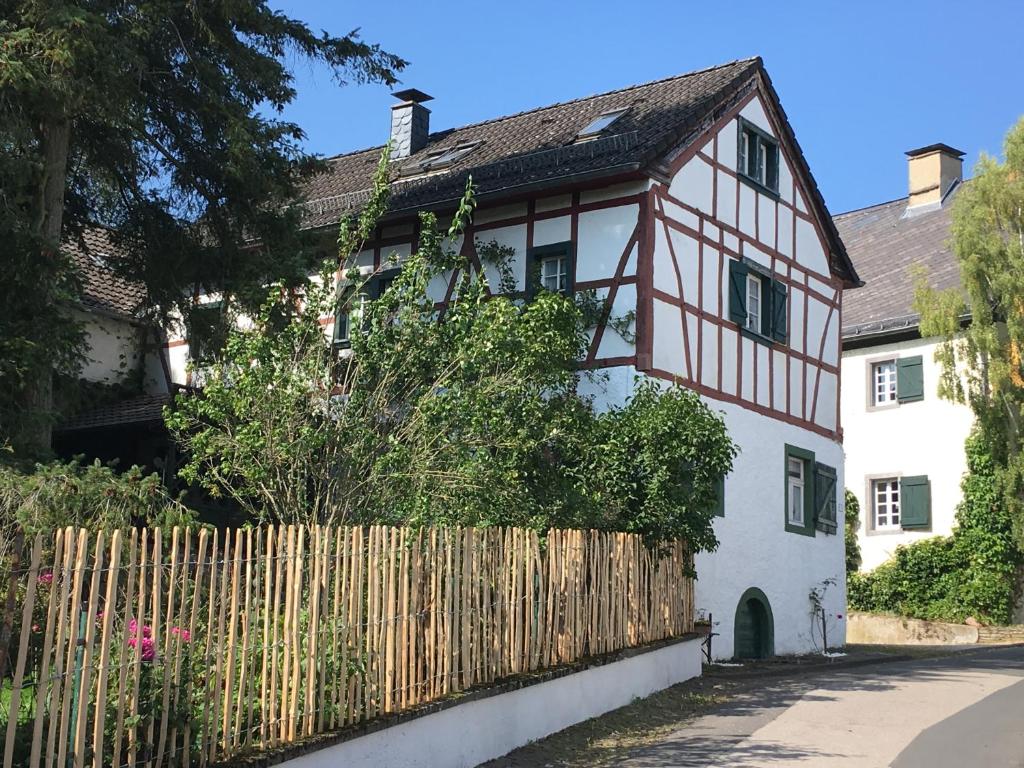Zum-Goldenen-Schaf 5 Schönebergstraße, 53945 Blankenheim