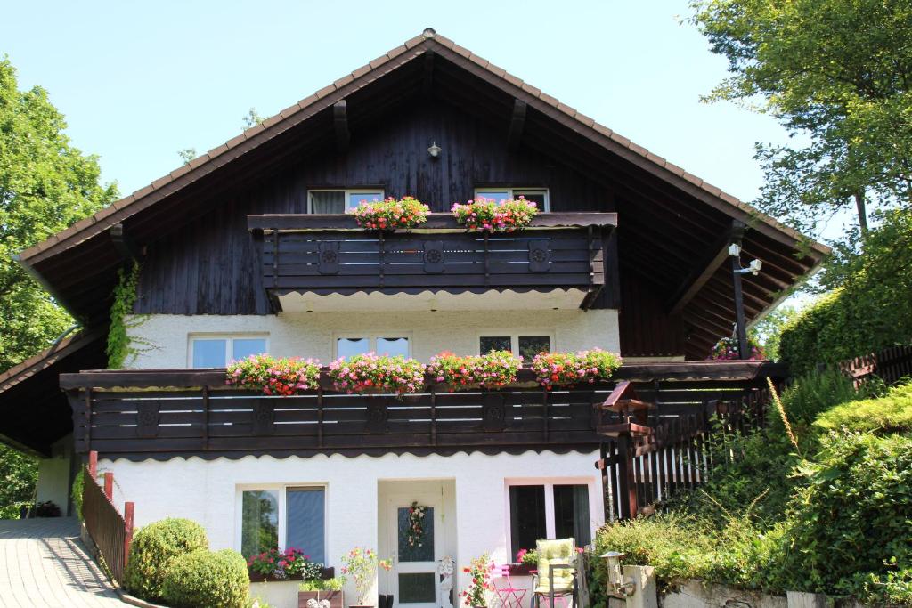 Appartement Zum Kraßen Landhaus Schwerzfelder Straße 21 52159 Roetgen