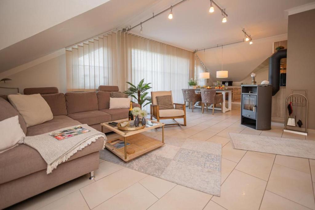Zum Kranich, exclusive 4-Sterne-Plus Ferienwohnung für 4 Personen in Zingst Hafenstraße 28, 18374 Zingst