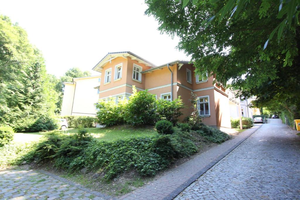 \ \, 17454 Zinnowitz