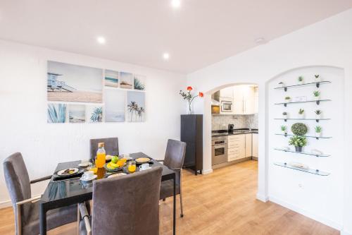 #084 Lovely Spacious Flat Near OldTown Beach