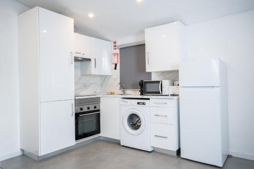 #110 Cozy & Beautiful NewTown Flat Near Oura Beach