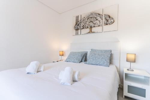 #110 Cozy & Beautiful NewTown Flat Near Oura Beach