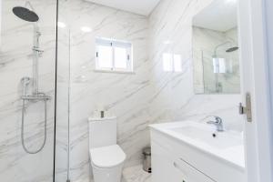 #110 Cozy & Beautiful NewTown Flat Near Oura Beach